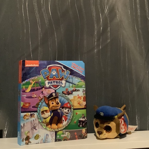 Paw Patrol mini Beanie baby and look and find book - Picture 2 of 5